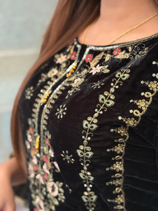 Aurelia Velvet Ensemble - Black