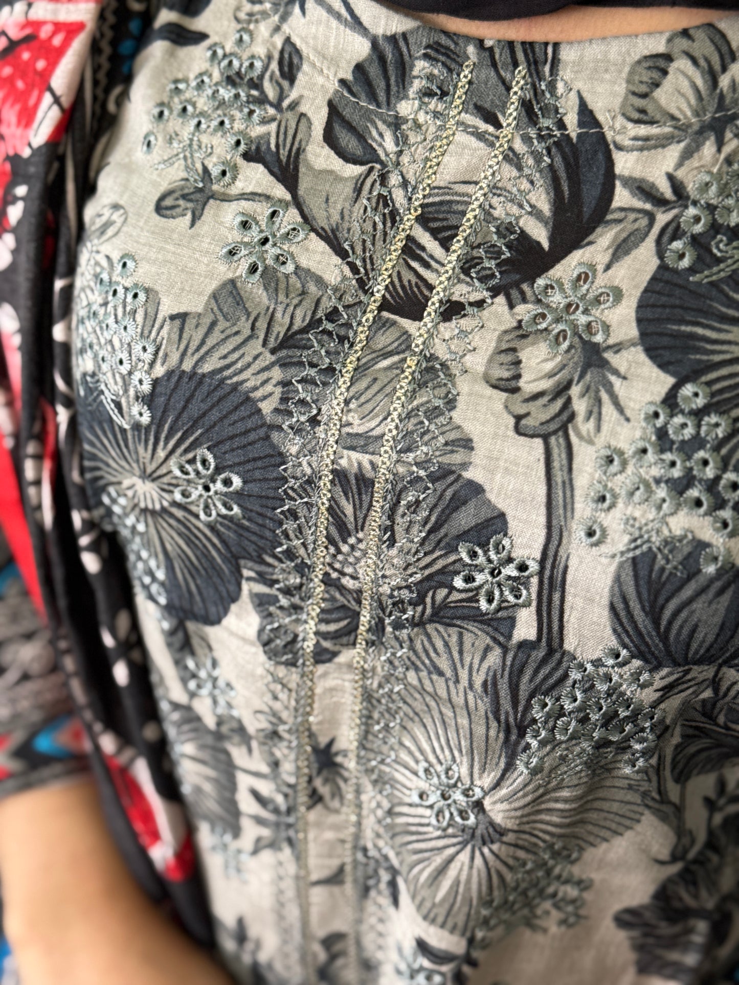 The Everyday Lawn Collection - Grey Floral
