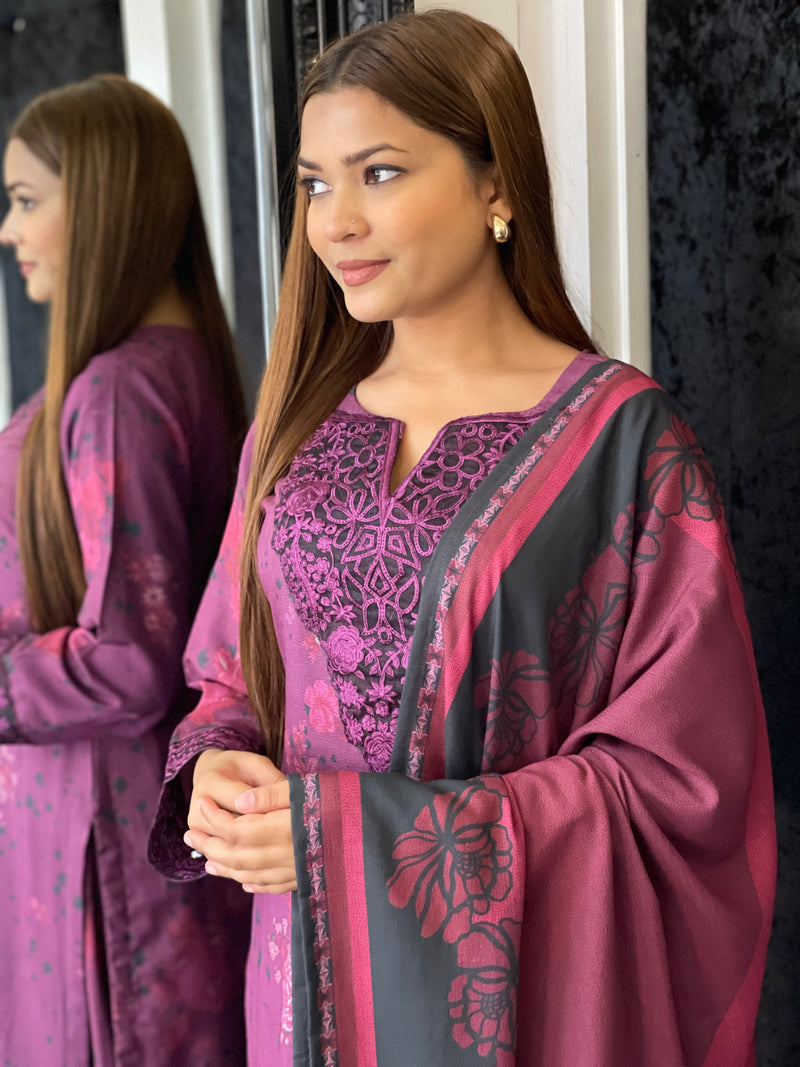 IZNIK - PLUM