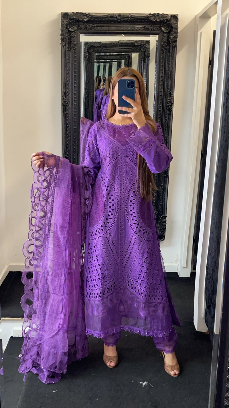 MARIA B LUXURY LAWN D 2402 B