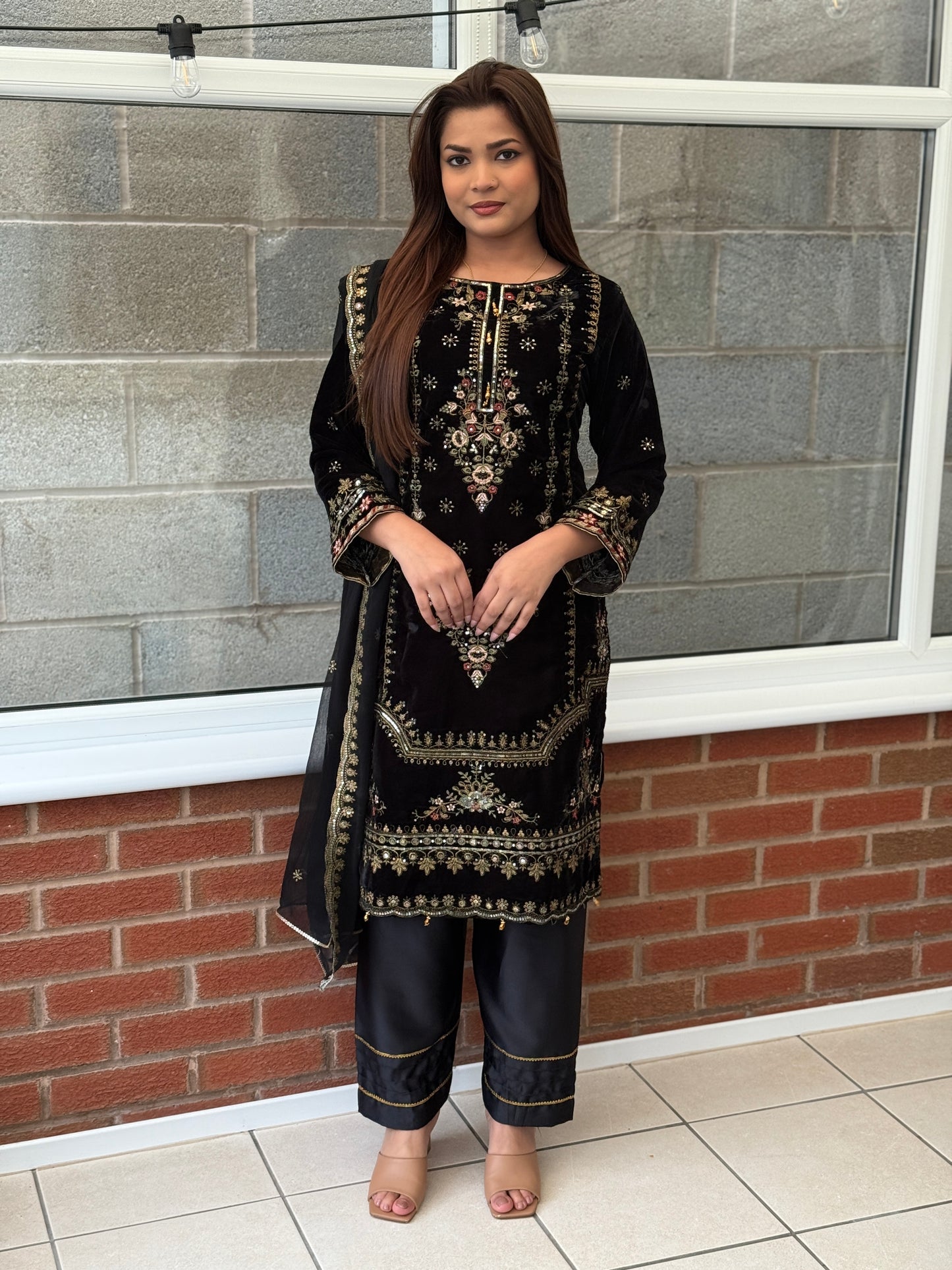 Aurelia Velvet Ensemble - Black