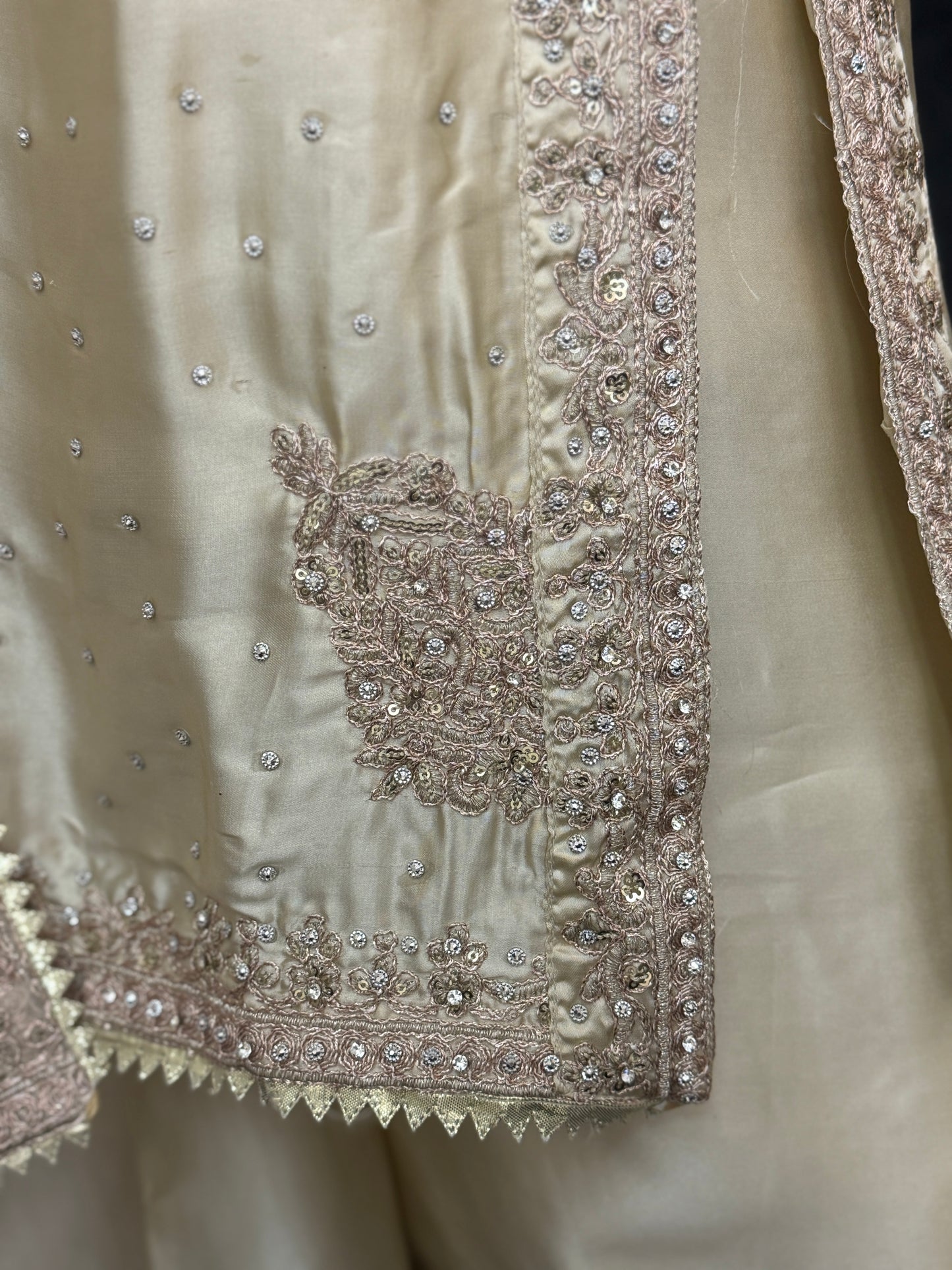 Rania Elegance Silk Suit - Gold