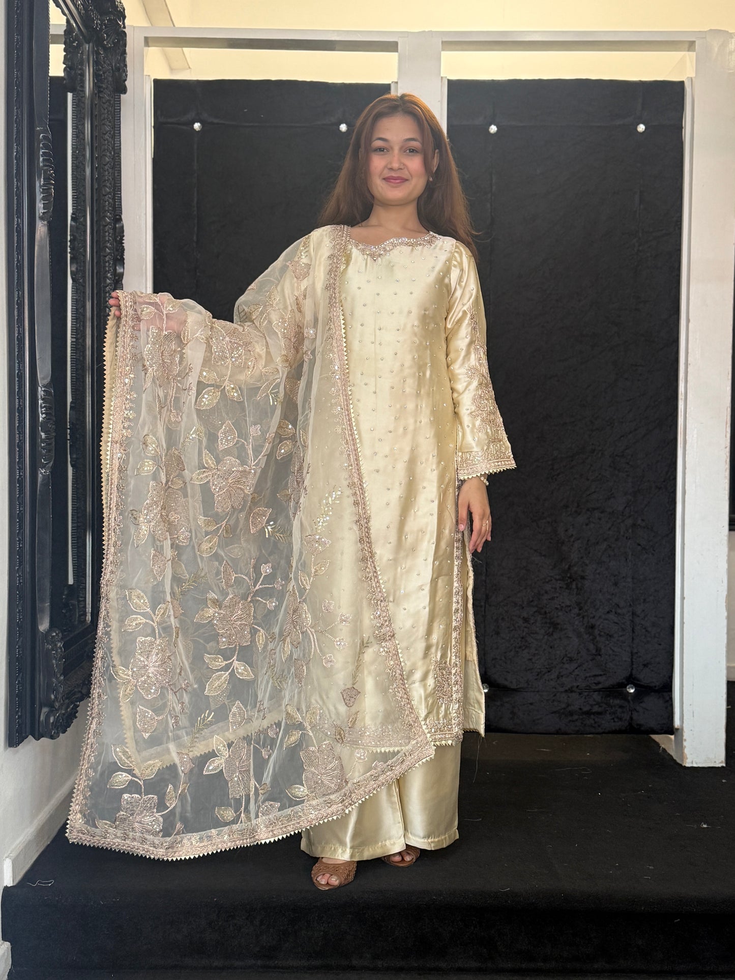 Rania Elegance Silk Suit - Gold