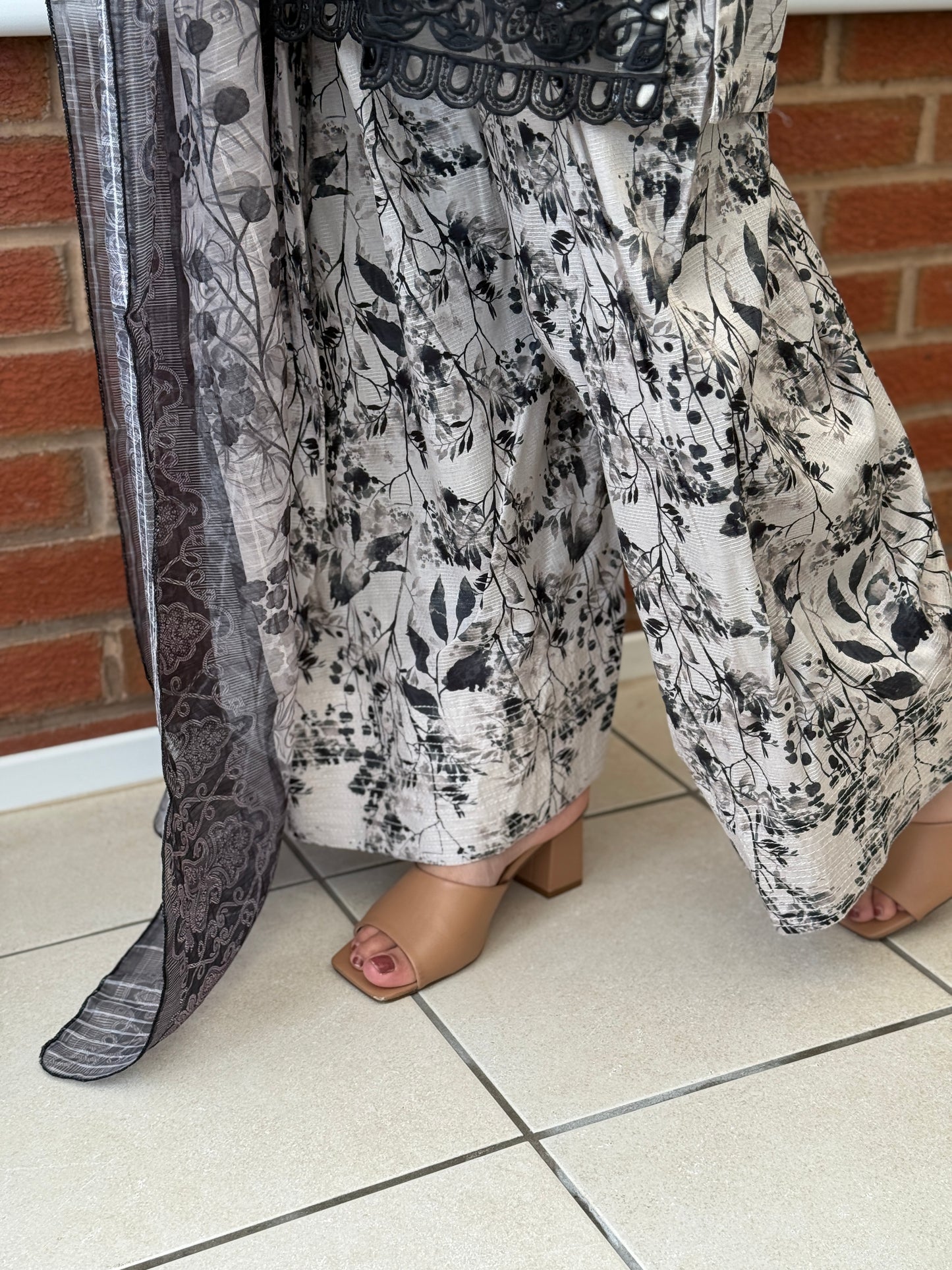 Noir Petal Farsi Shalwar