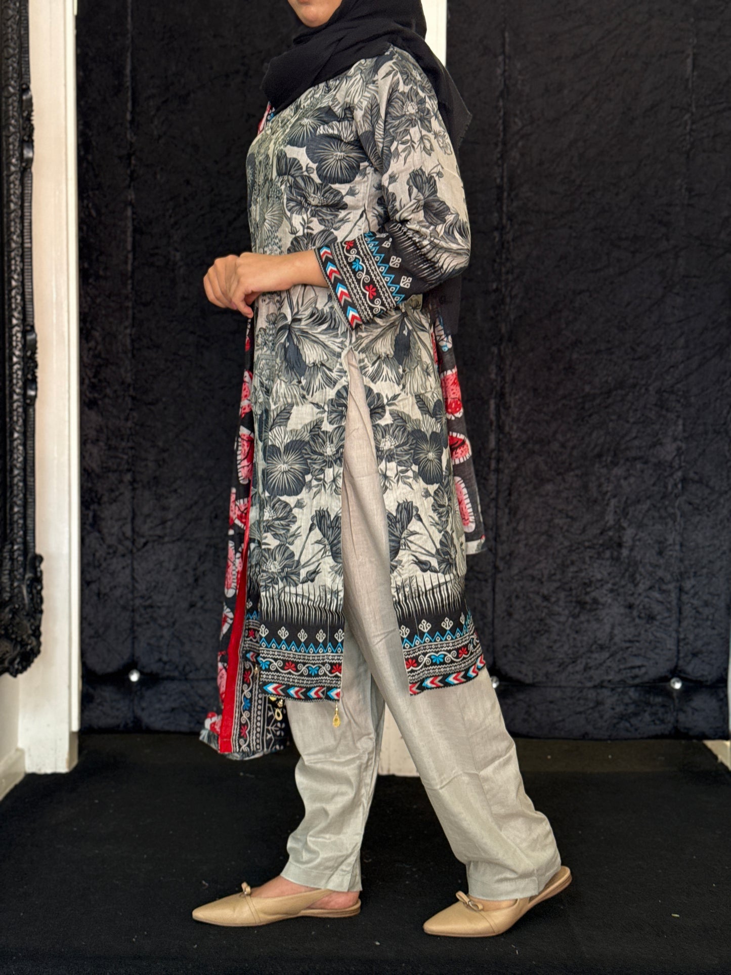 The Everyday Lawn Collection - Grey Floral