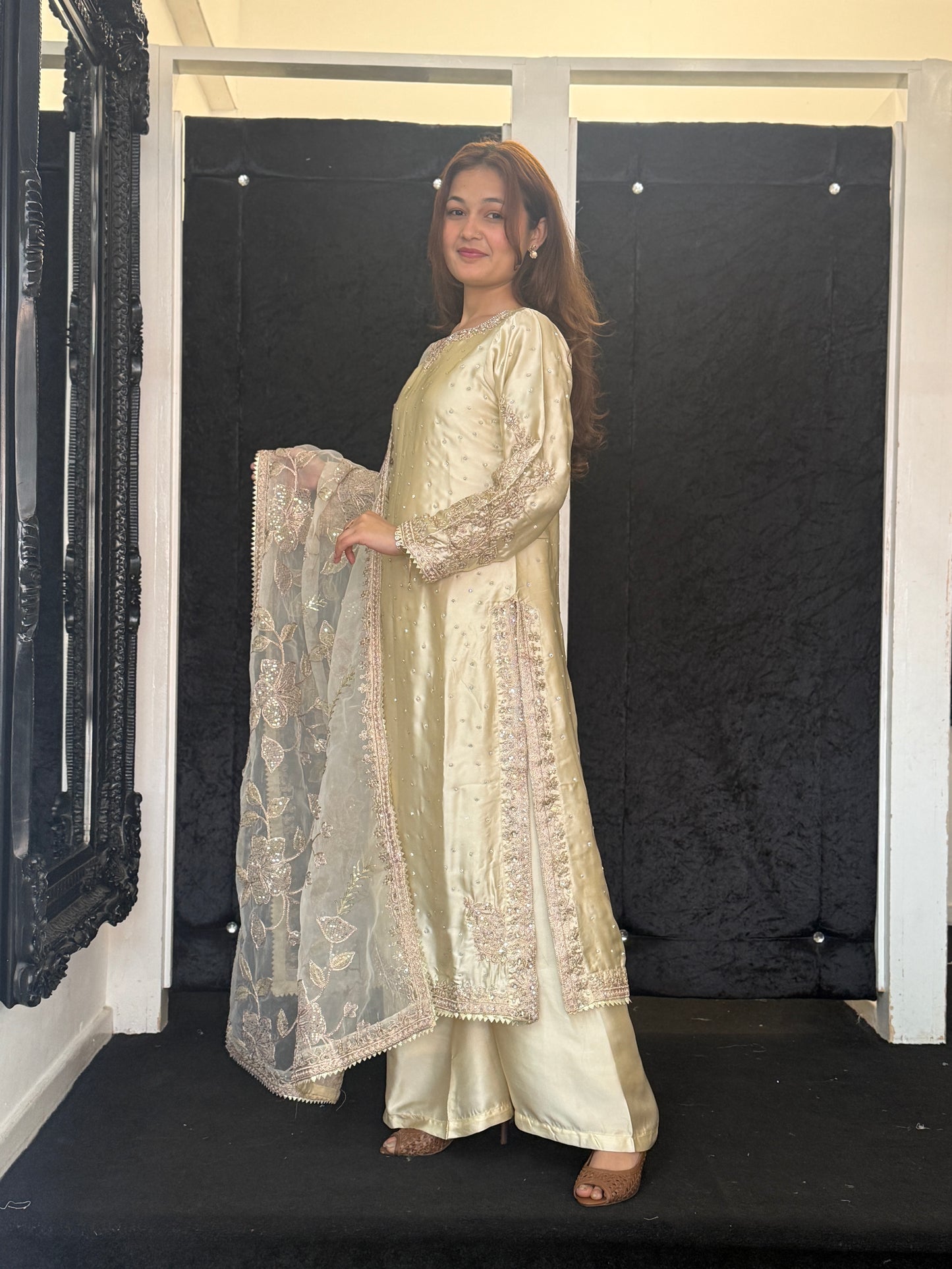 Rania Elegance Silk Suit - Gold