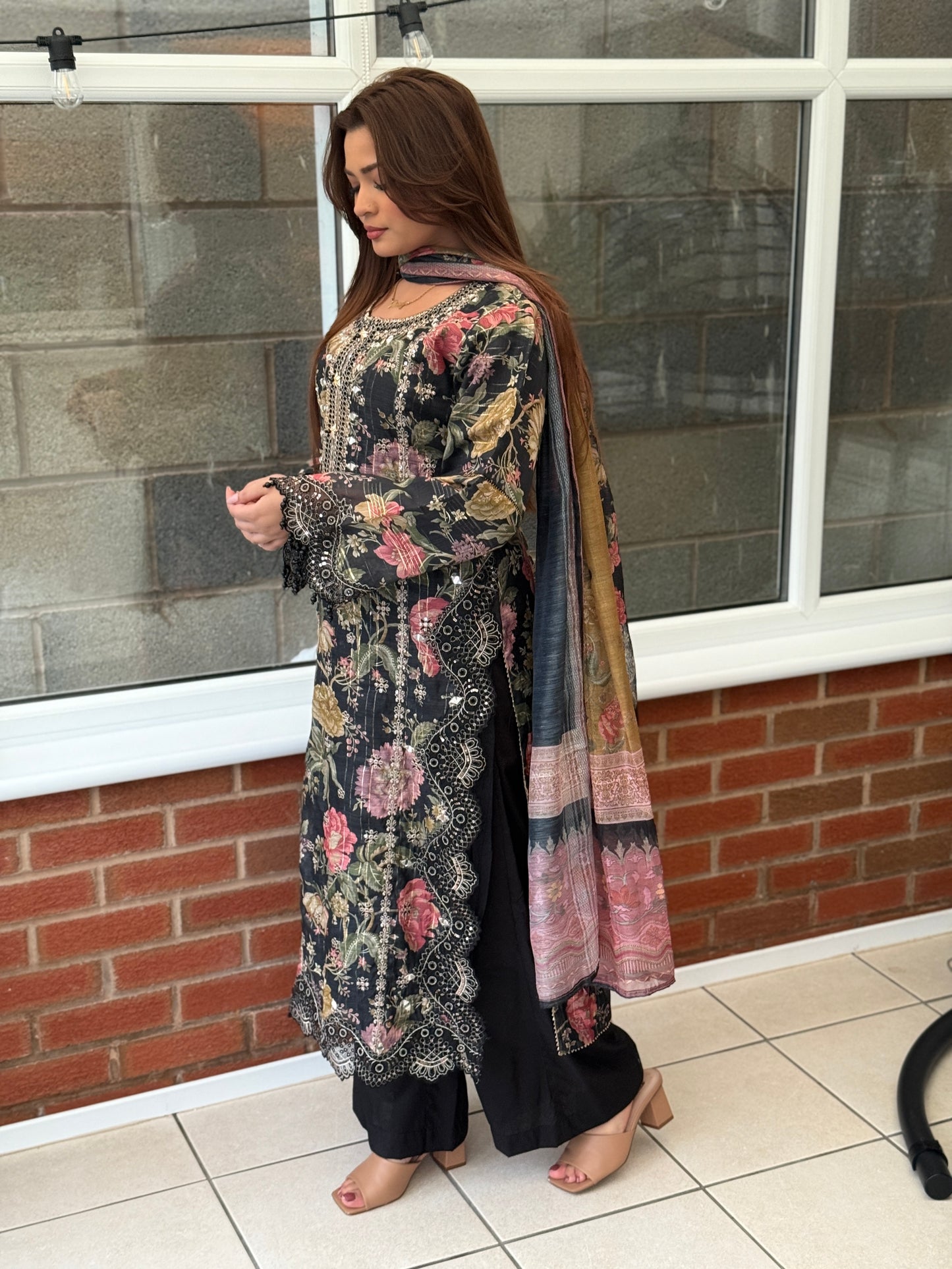 Gulnoor Noir - Black Pallazo